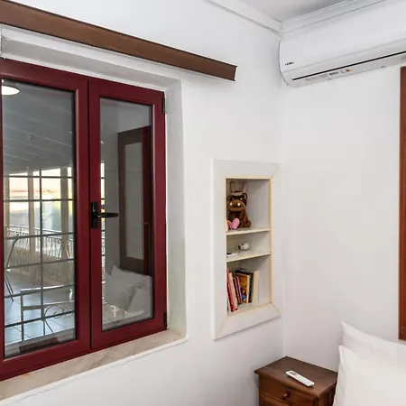 Andreas House Valíra