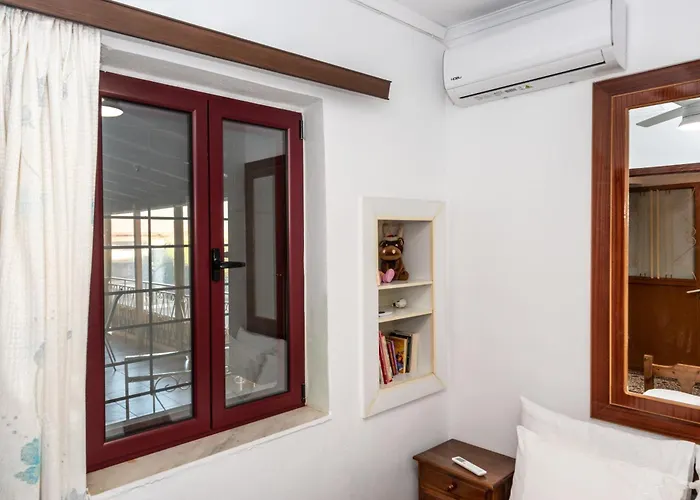 Andreas House Valira